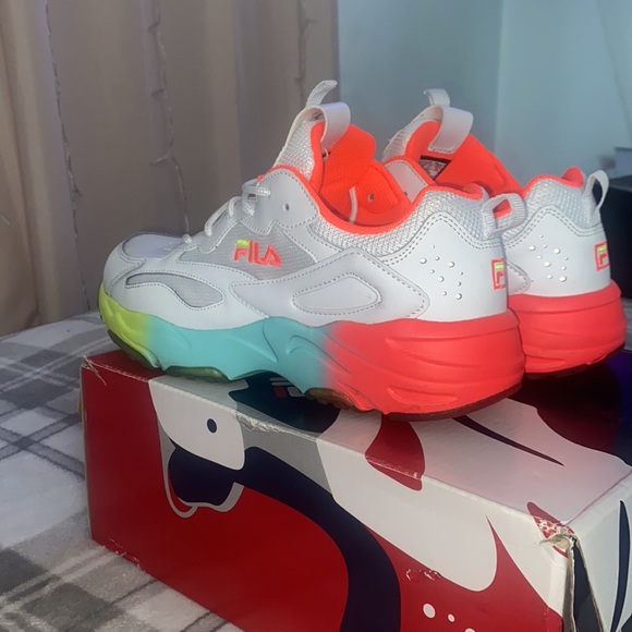 Fila Woman’s size 9 - Picture 5 of 5